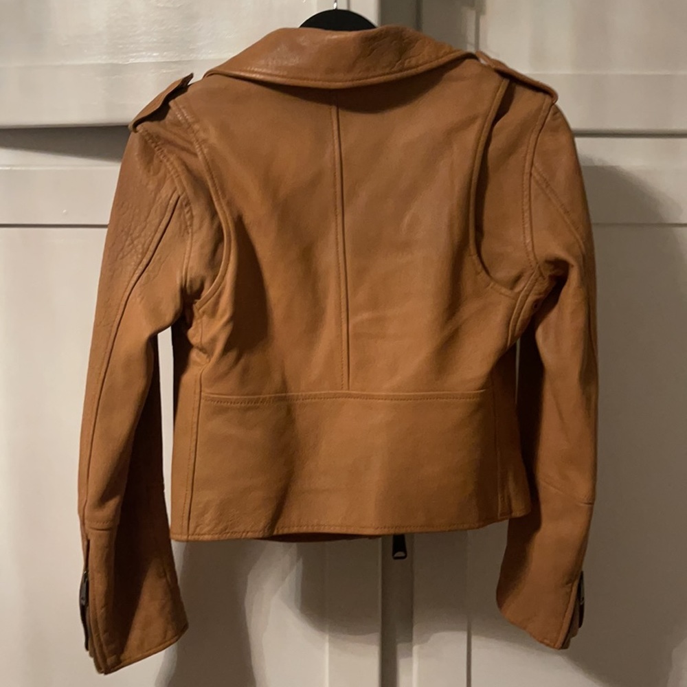 Club Monaco - Picture 3 of 10